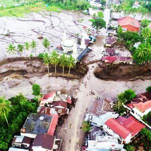 Endonezyada sel ve toprak kayması Can kaybı 58e yükseldi