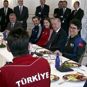 Cumhurbaşkanı Erdoğan gençlerle buluştu: “19 Mayıs milletimizin hür ve bağımsız yaşama kararlılığının sembolüdür”