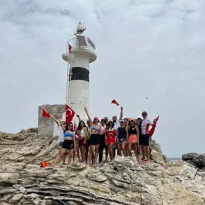 Açık su yüzme sporcuları, Fener Adasında Türk bayrağı açtı