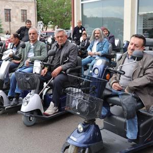 Sivas’ta hayırseverlerden engellilere akülü ve tekerlekli sandalye dağıtımı