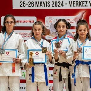 Ümraniye Belediyesi Minikler Türkiye Judo Şampiyonası’ndan 2 altın madalya ile döndü