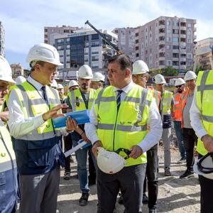Büyükşehir Belediye Başkanı Dr. Cemil Tugay, Buca Metrosunda incelemelerde bulundu