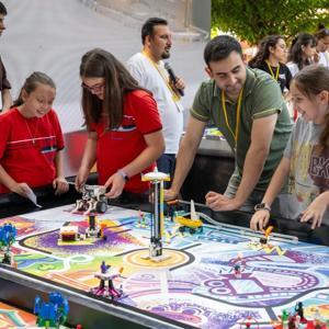 Yenişehir Belediyesi ‘Mersin Robot Kampı’nda Masterpiece yarışlarını organize etti