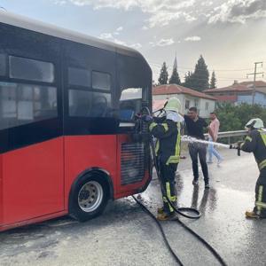 Kulada seyir halindeki halk otobüsünde yangın çıktı