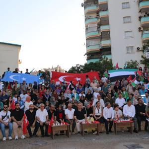 Kozanda STKlar İsraili protesto etti