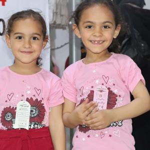 Suriye’de yetimler bayramlıkla sevindirildi