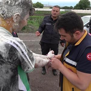 Erzurumda gençlerin doğum günü şakası polisi kızdırdı