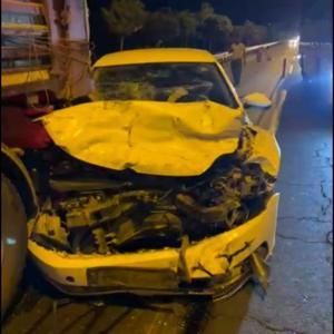 Mardin’de TIR’a arkadan çarpan otomobildeki 2 kişi yaralandı