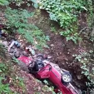 Trabzonda dereye uçan otomobilin sürücüsü öldü