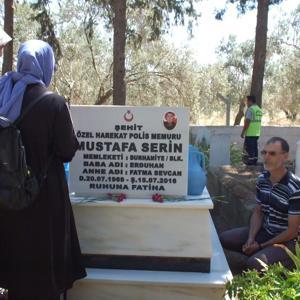 Burhaniyede 15 Temmuz Şehidi Mustafa Serin mezarı başında anıldı
