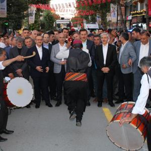Malatya’da Kayısı Festivali kortej yürüyüşü ile başladı
