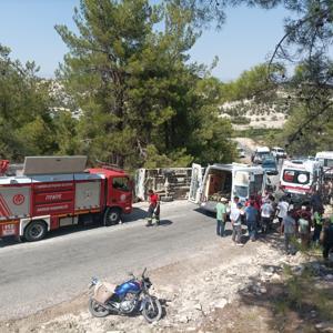 Mersin’de minibüs devrildi: 7 yaralı