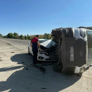 Bingöl’de otomobille kamyonet çarpıştı: 2 yaralı