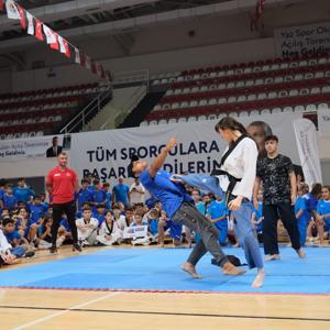 Adana Büyükşehir Yaz Spor Okullarında 18 bin 870 çocuk eğitim alıyor