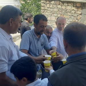 Hazro Belediyesinden 500 kişiye limonata ve şerbet ikramı