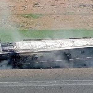 Şırnak’ta akaryakıt yüklü tanker şarampole devrildi: 1 yaralı