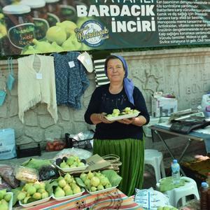 Bardacık inciri festival alanındaki tezgahlarda yerini aldı