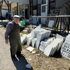 62 yıllık mezar taşı ustası, kendisi için 2 ayrı mezar taşı yaptı