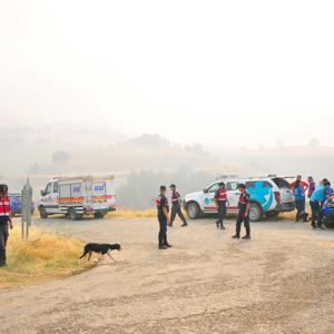 Manisadaki orman yangını 3üncü gününde; mahalledeki evler yandı (2)