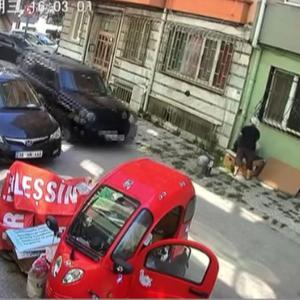 İSTANBUL -  Bakırköy’de otomobille kediyi ezdi; umursamadan evine gitti