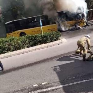 İstanbul - Ümraniyede park halindeki İETT otobüsü alev alev yandı