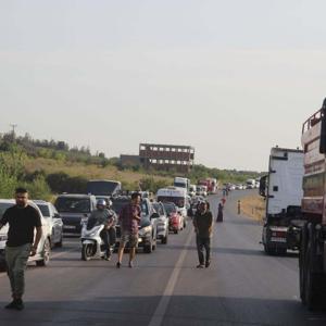 Çanakkalede saman yüklü TIRın dorsesi alev aldı