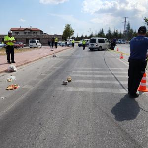 Kediye çarpmamak için manevra yaptı, kullandığı araç kadına çarptı