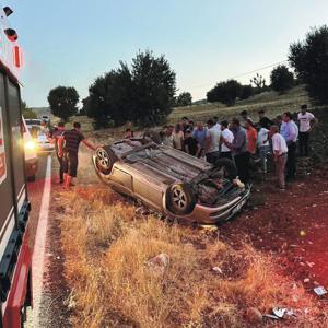 Adıyamanda otomobil, tarlaya devrildi;  3 yaralı