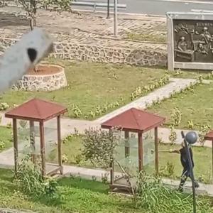 Bıçak Tanıtım Parkına balyozlu saldırı kamerada