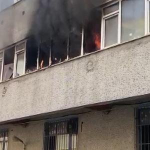 İstanbul - Küçükçekmecede ayakkabı atölyesinde çıkan yangın söndürüldü