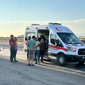 Adıyamanda minibüs ile TIR çarpıştı: 5 yaralı