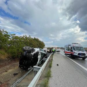 Kırklarelide bariyere çarpan otomobilde 4 kişi yaralandı