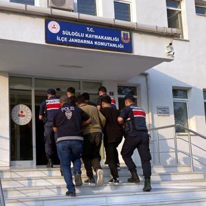 Edirnede 16 kaçak göçmen ile 2 organizatör şüphelisi yakalandı