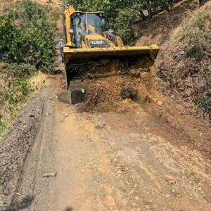 Efelerde kırsal mahallelerde yollar yenileniyor