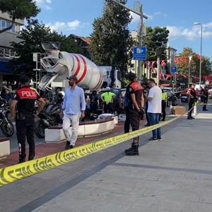 Bakırköy’de beton mikserinin çarptığı bisiklet sürücüsü hayatını kaybetti