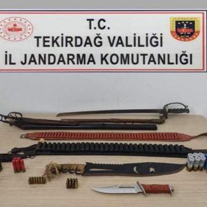 Evinde kılıç, kasatura, pala bulunan şüpheli gözaltında