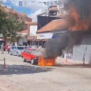 Aksaray’da otomobil alev alev yandı