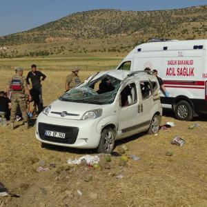 Batman’da hafif ticari araç şarampole yuvarlandı: 3 yaralı