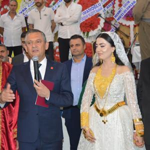 CHP Genel Başkanı Özgür Özel, Mardinde düğüne katıldı