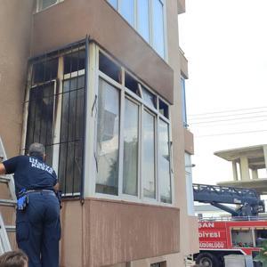 Edirne’de ev yangını; 1 itfaiye eri yaralandı, ev sahibi ve annesi fenalaştı