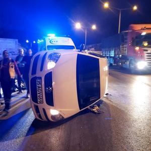 Kaza yaptığı otomobili bırakıp kaçtı