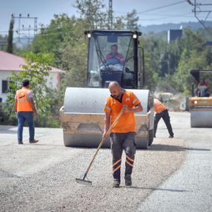 Büyükşehir ekipleri, kırsal yollara işlevsellik ve konfor kazandırmayı sürdürüyor