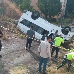 Fındık işçilerini taşıyan minibüs 10 metreden uçtu: 14 yaralı