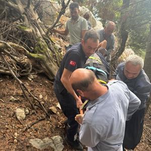 Koyut otlatırken kayalık alandan  düştü