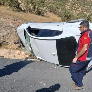 Mardin’de kontrolden çıkarak yan yatan otomobildeki 3 kişi yaralandı