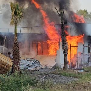 Sapancada, bungalov tesisinde yapımı süren restoran binasında yangın