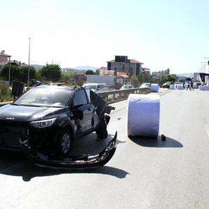 TIRdan savrulan kağıt bobini otomobilin üzerine düştü