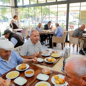 Bayraklıda kent lokantalarında Askıda Yemek uygulaması başladı