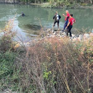 Nehre giren yabancı uyruklu genç boğuldu