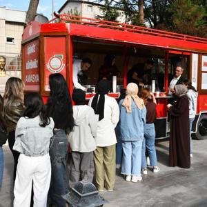 Amasya Belediyesinden ‘Mobil İkram Aracı’yla öğrencilere çorba ikramı